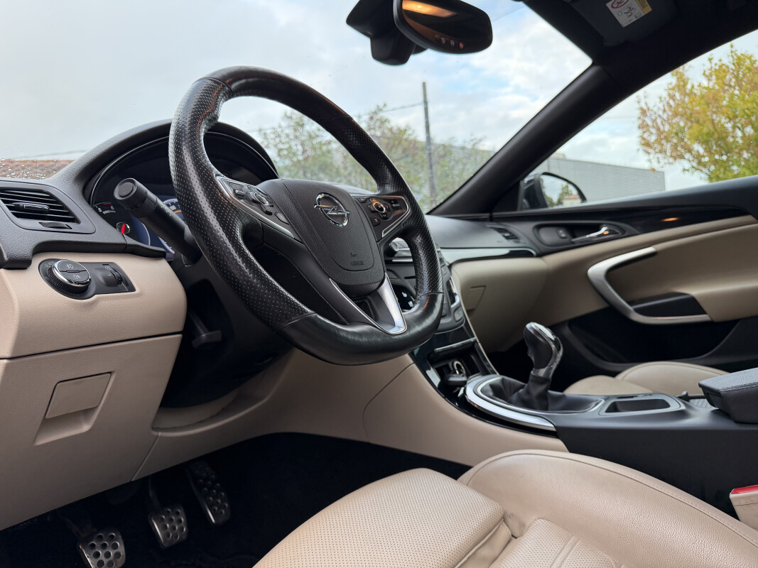 Opel INSIGNIA