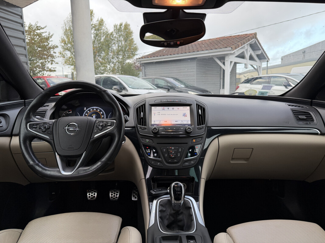 Opel INSIGNIA