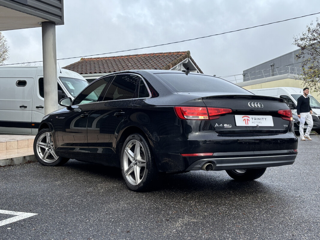 Audi A4 LIMOUSINE