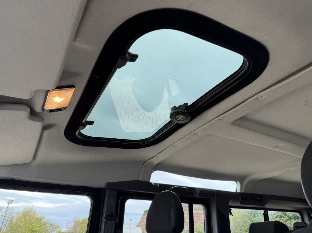 Land Rover DEFENDER 110