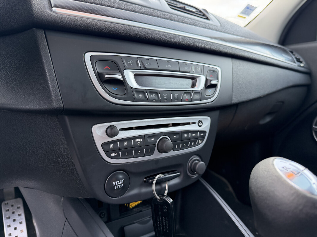 Renault MEGANE III COUPE RS