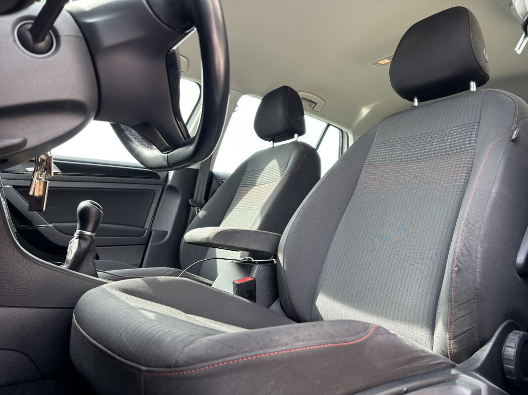 Volkswagen GOLF VII