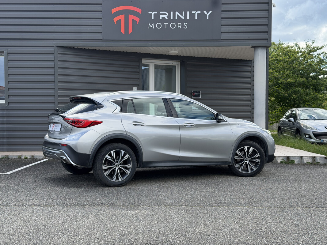 Infiniti QX30