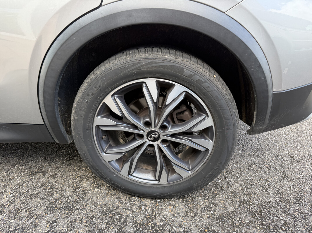 Infiniti QX30