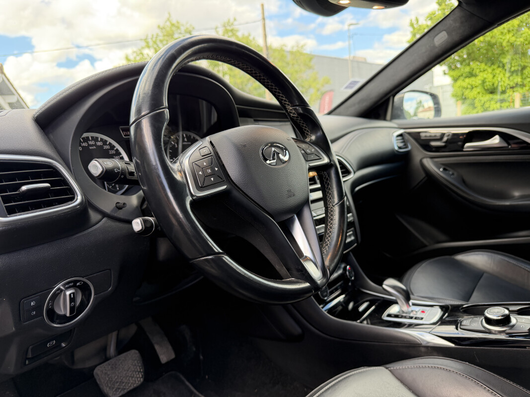 Infiniti QX30