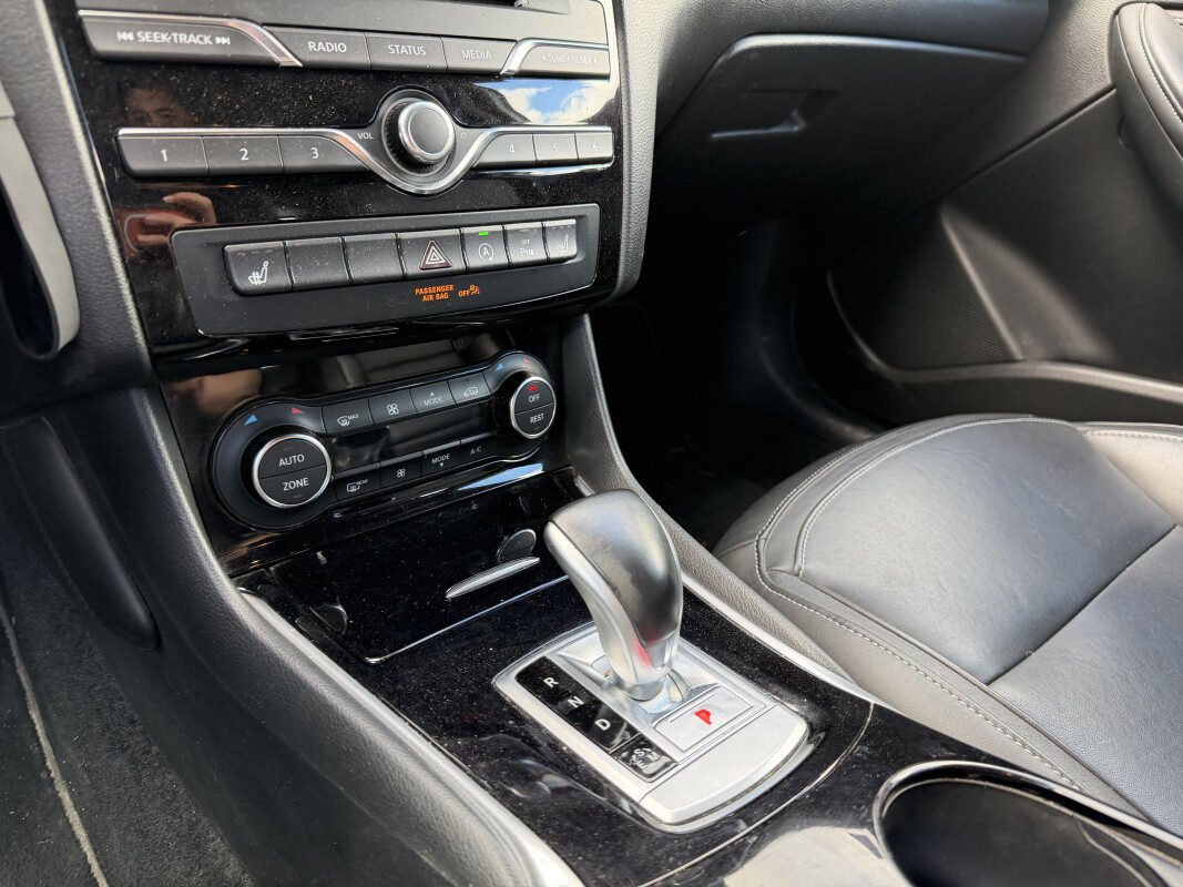 Infiniti QX30