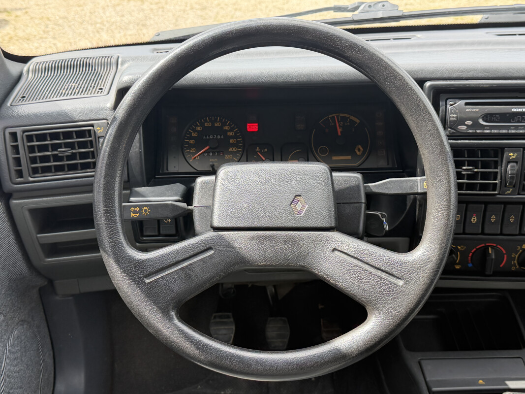 Renault R19