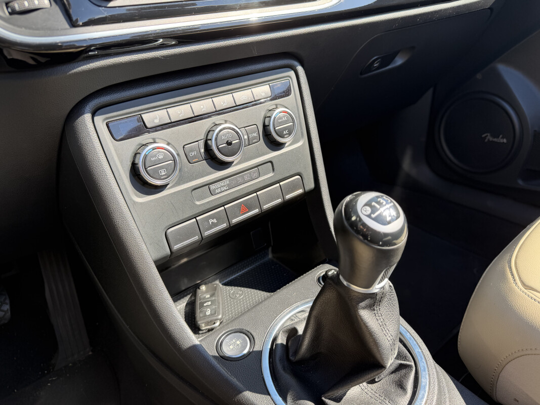 Volkswagen NEW BEETLE CABRIOLET