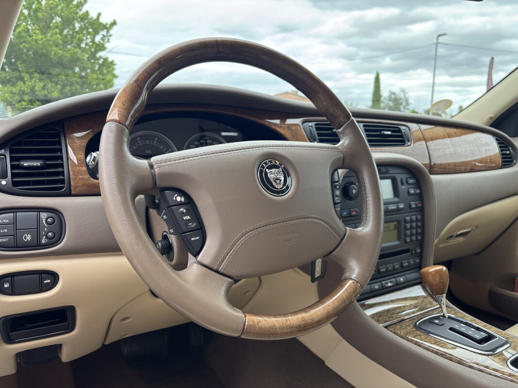 Jaguar S-TYPE