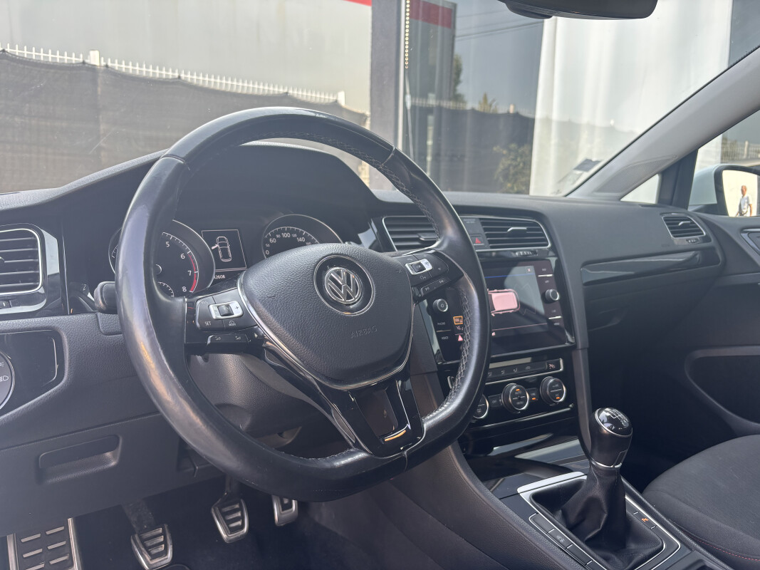 Volkswagen GOLF VII