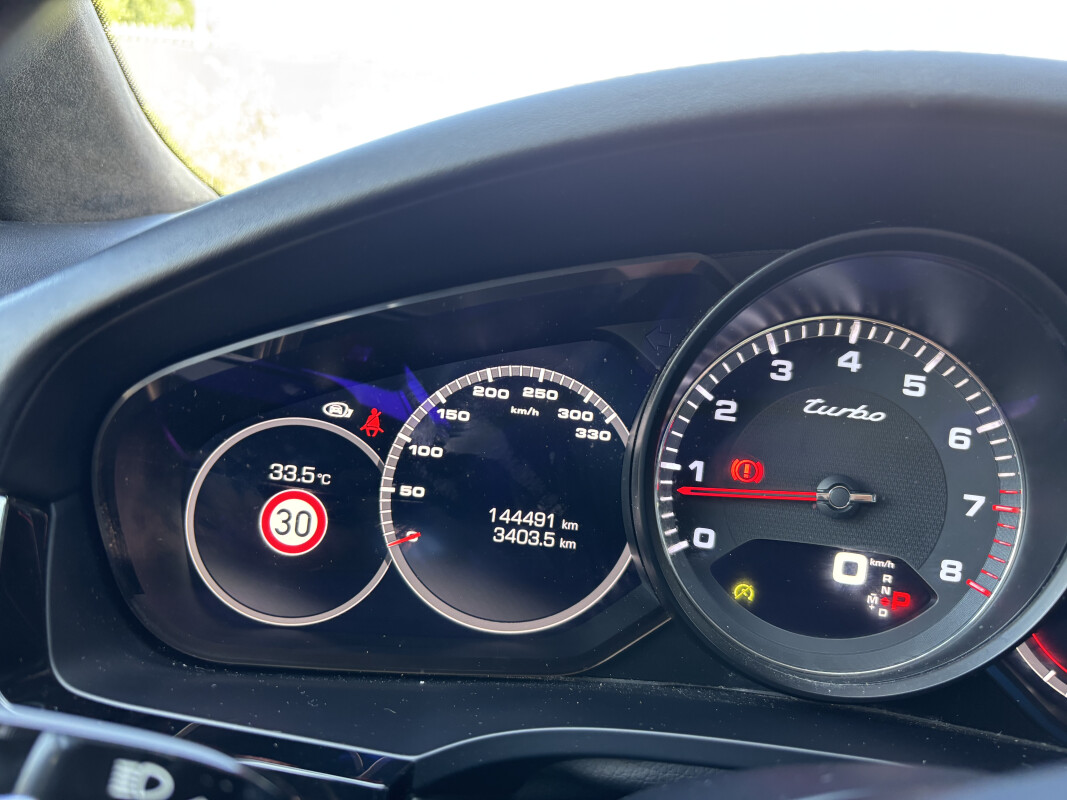 Porsche CAYENNE