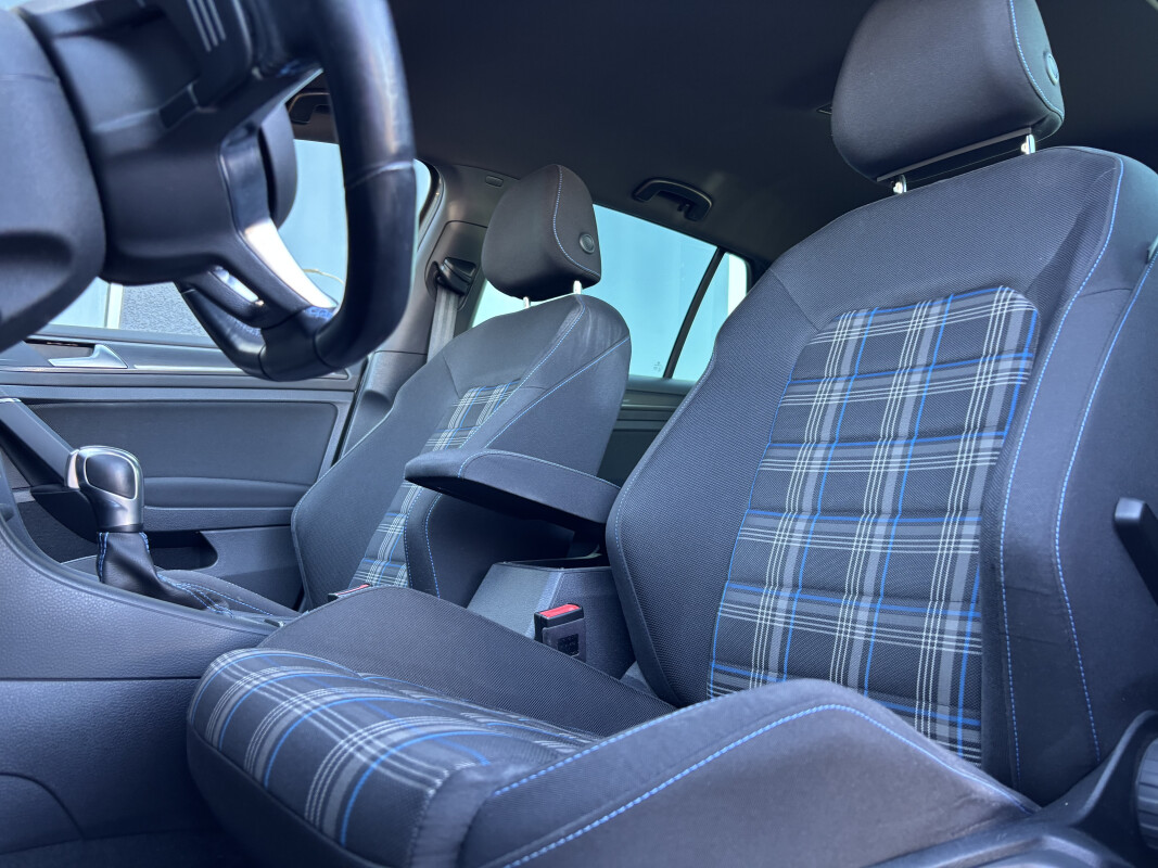 Volkswagen GOLF VII