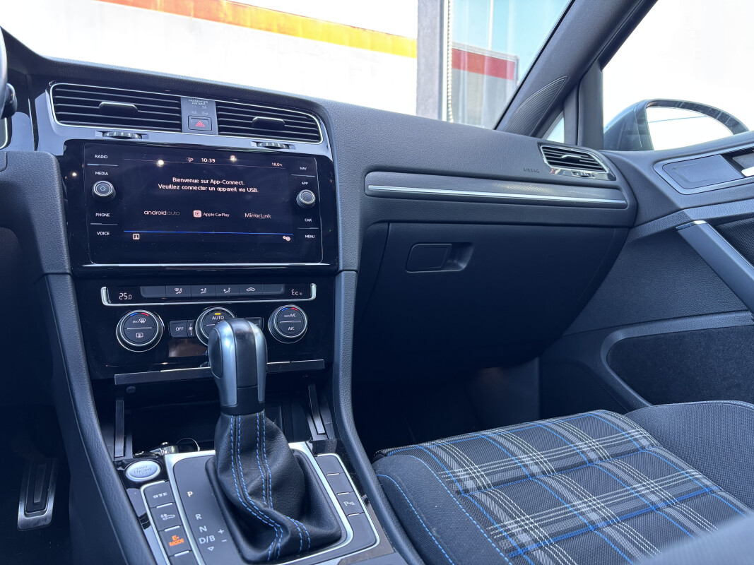 Volkswagen GOLF VII