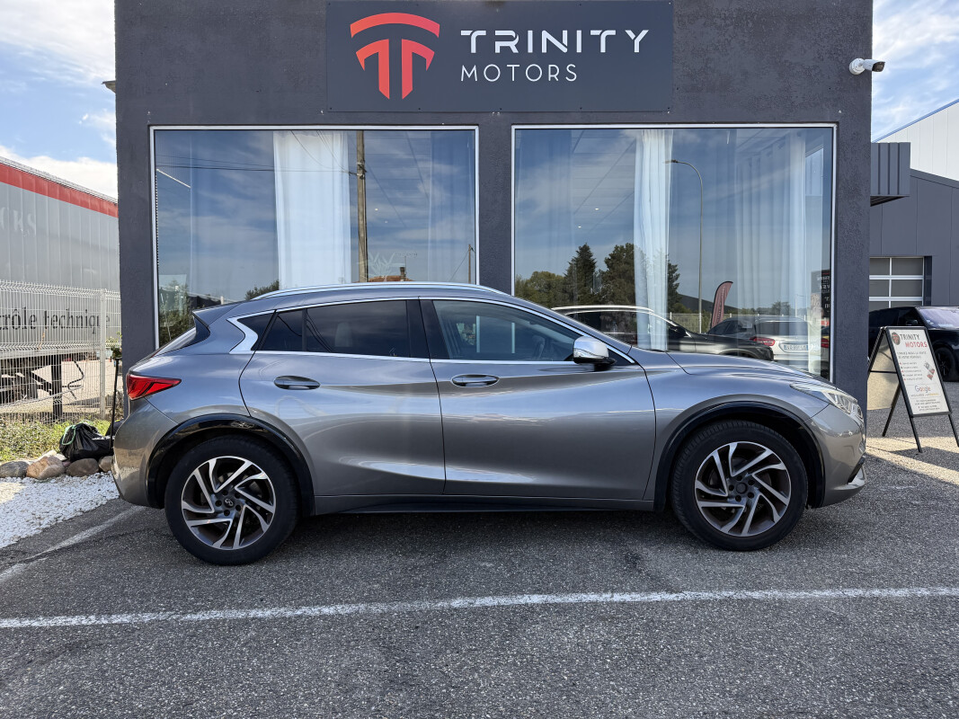 Infiniti Q30
