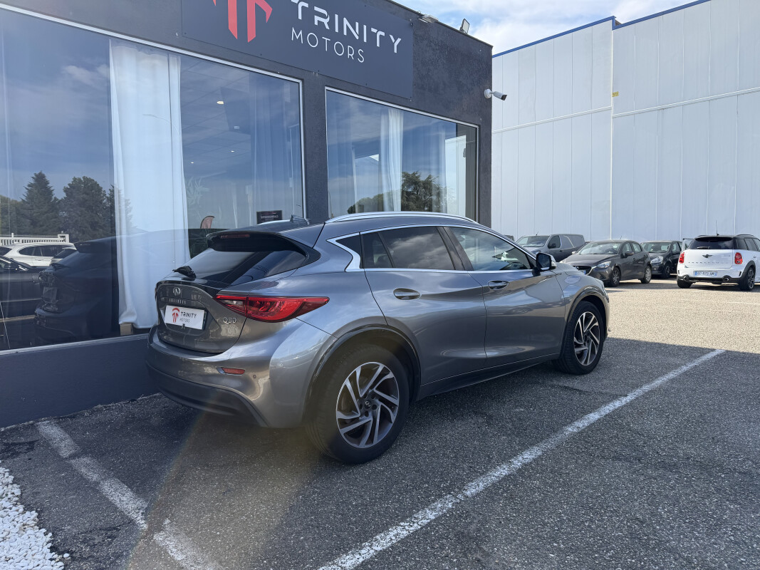 Infiniti Q30