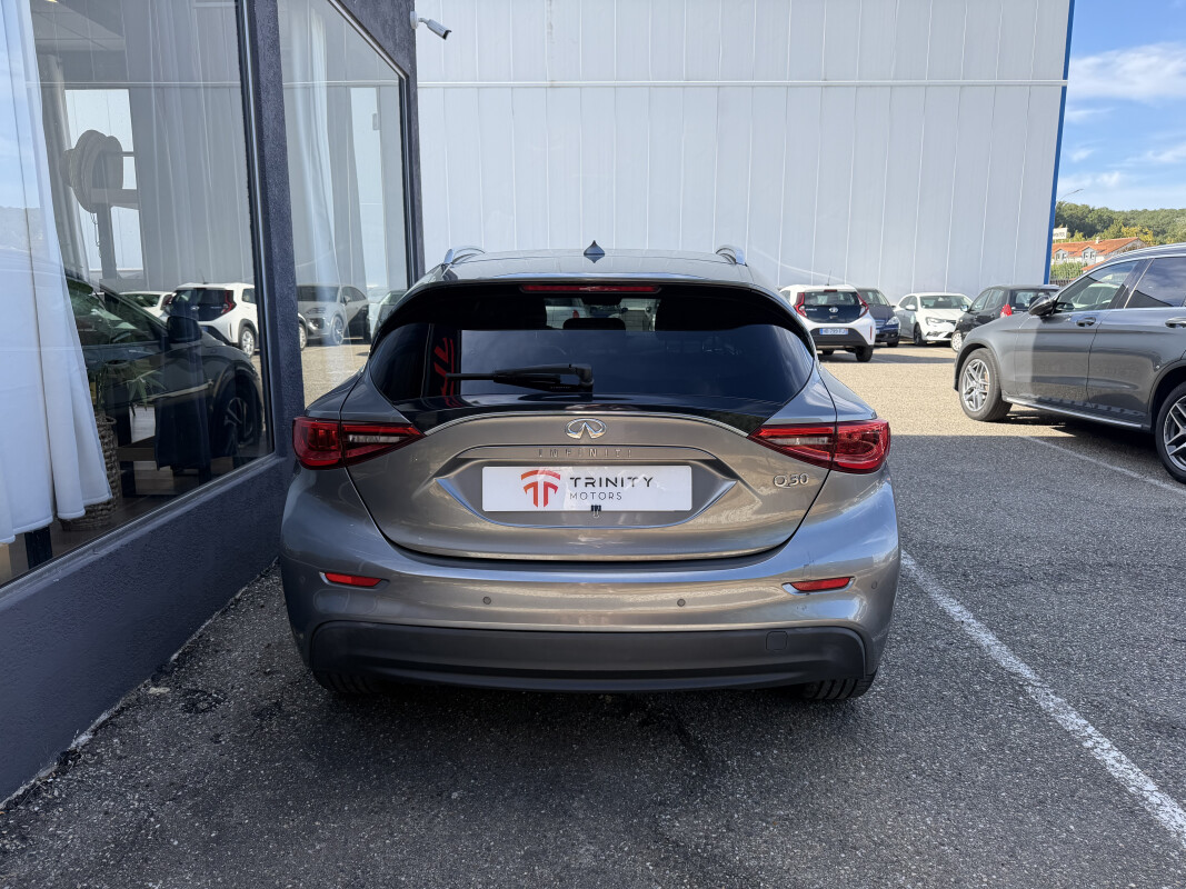 Infiniti Q30