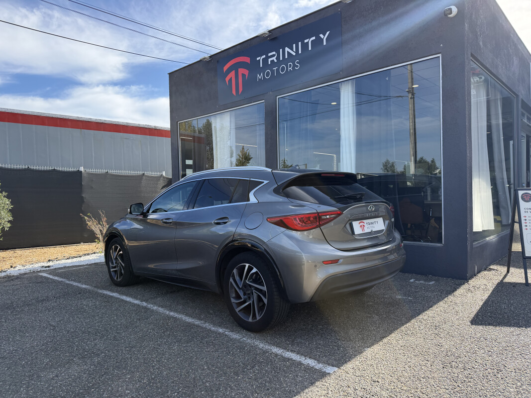 Infiniti Q30