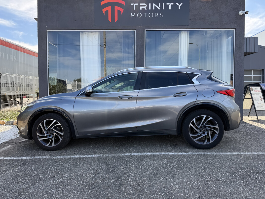 Infiniti Q30