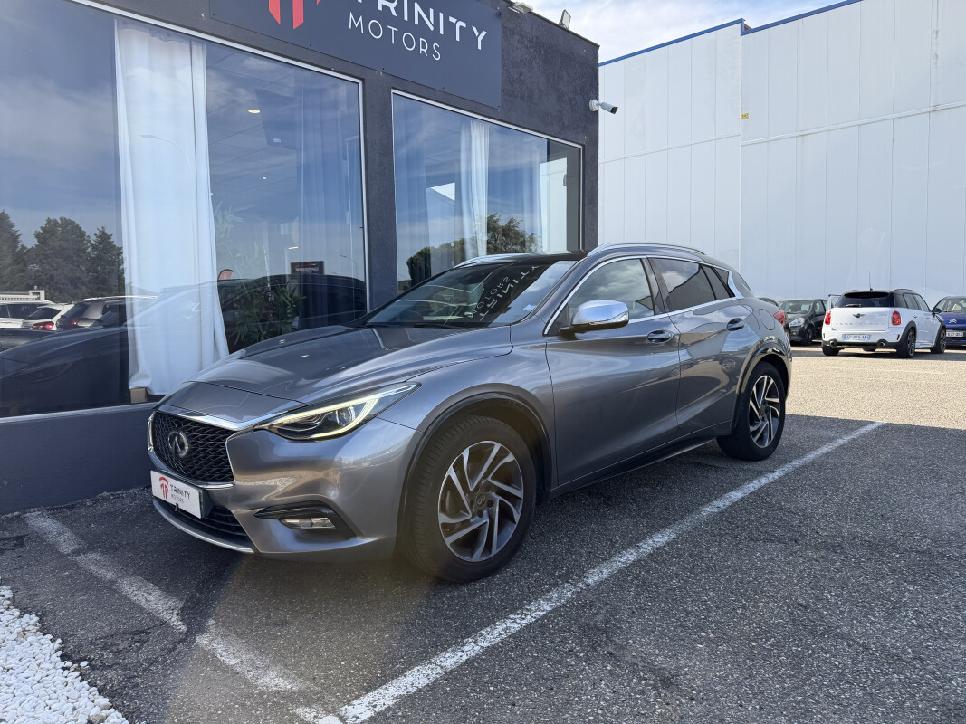 Infiniti Q30