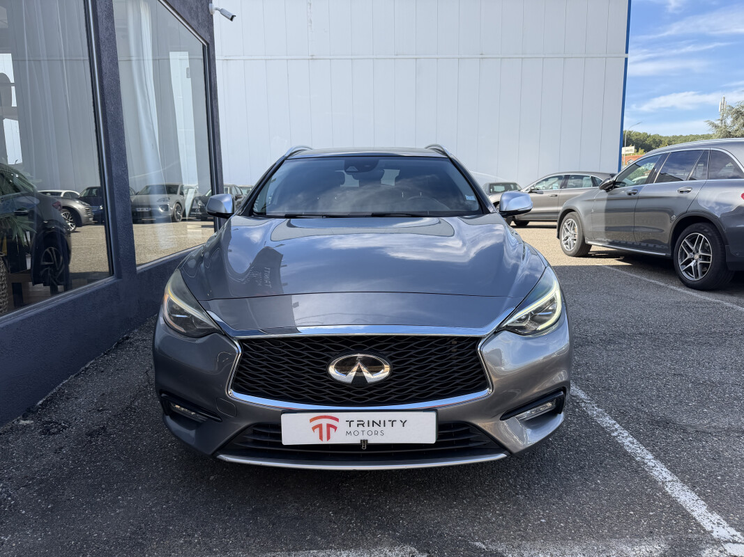 Infiniti Q30