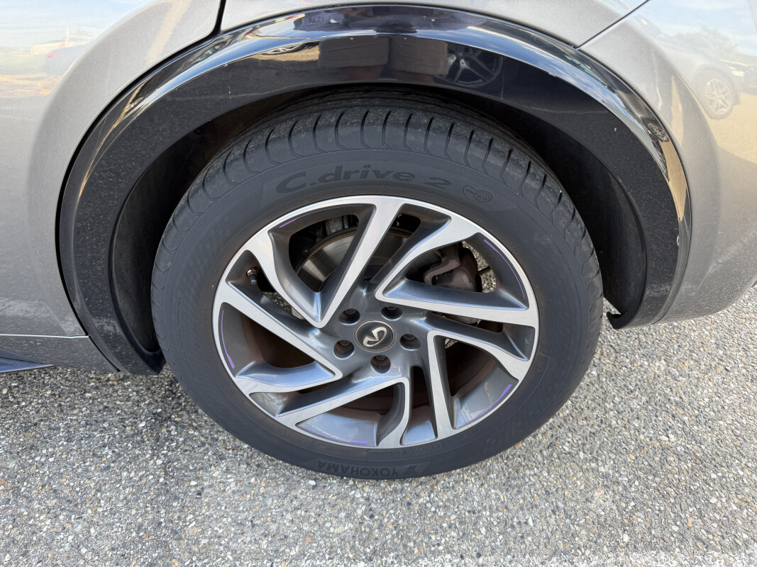 Infiniti Q30
