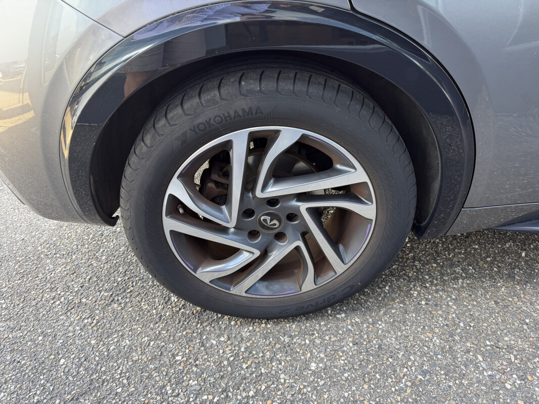 Infiniti Q30