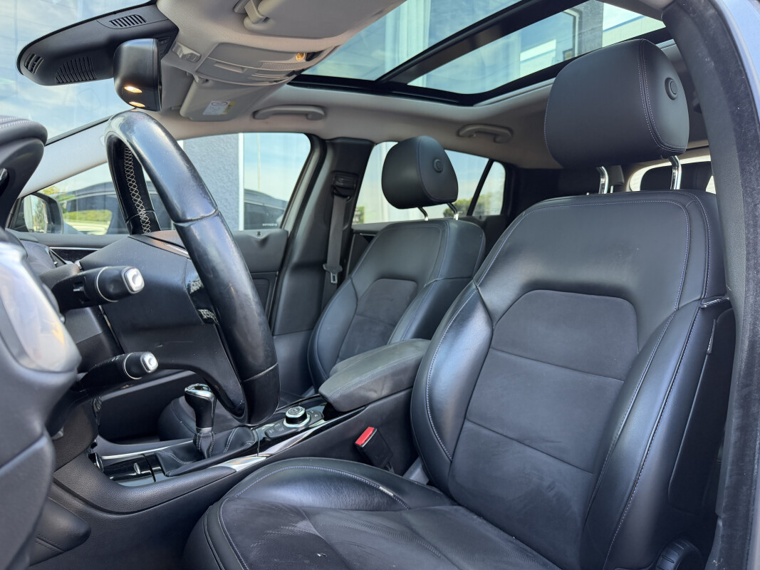 Infiniti Q30