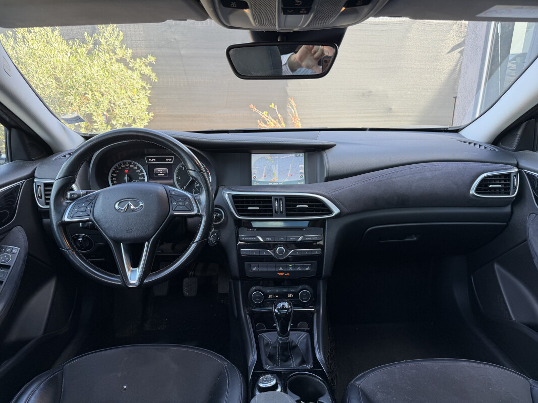 Infiniti Q30