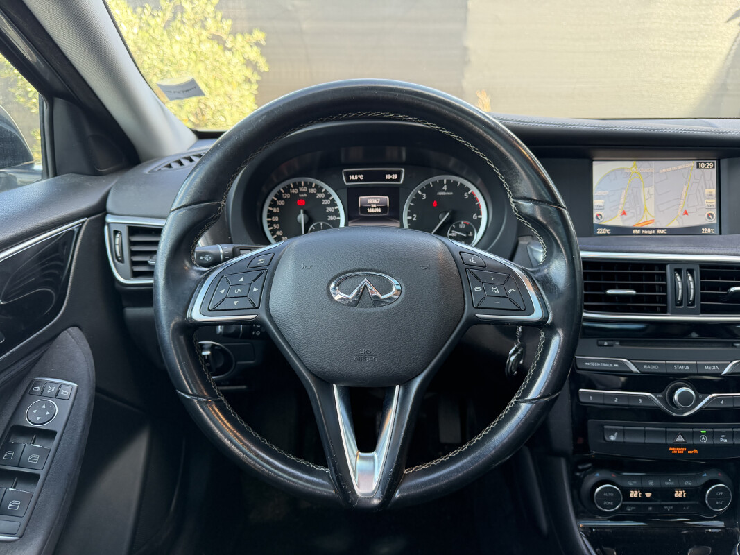 Infiniti Q30