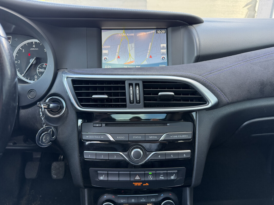 Infiniti Q30