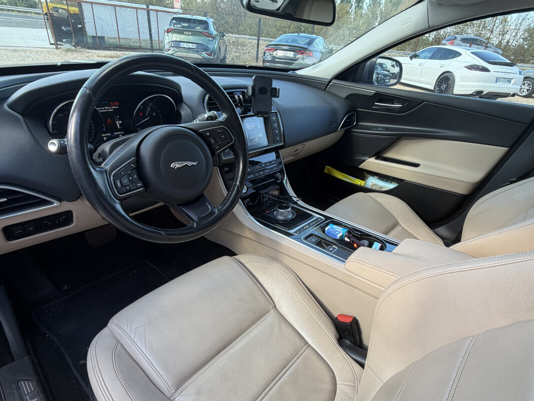 Jaguar XE