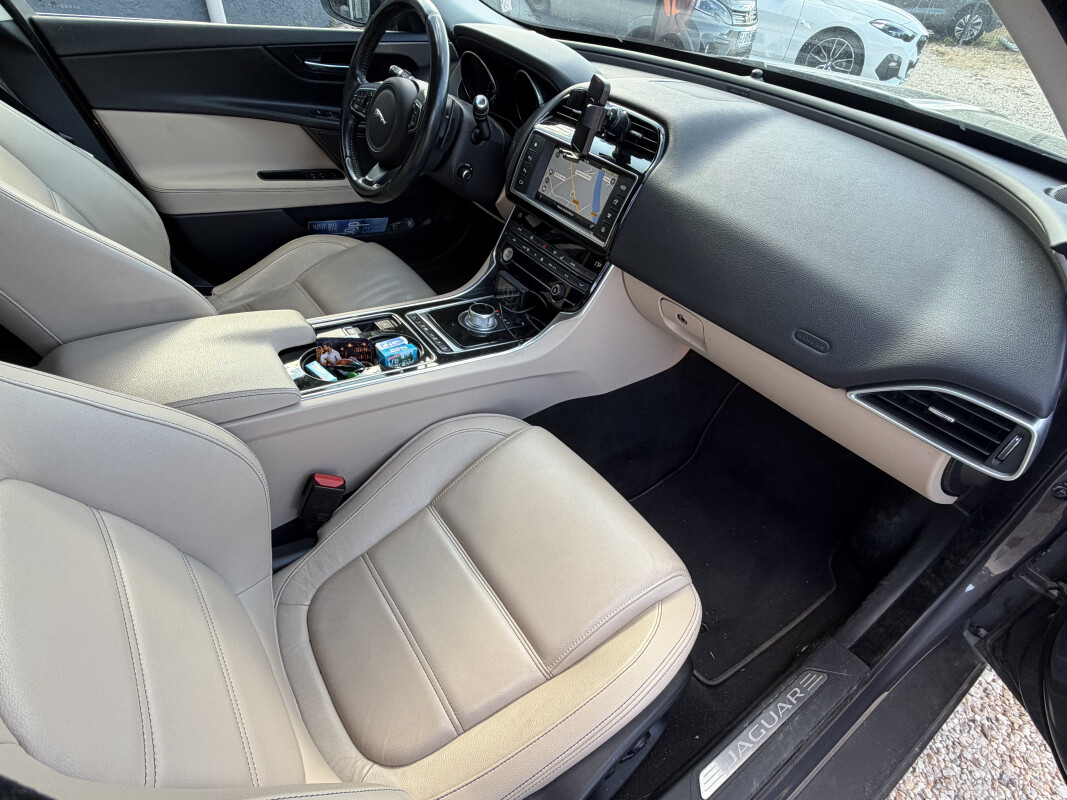 Jaguar XE