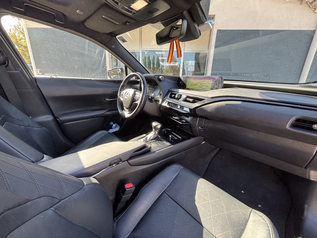 Lexus UX