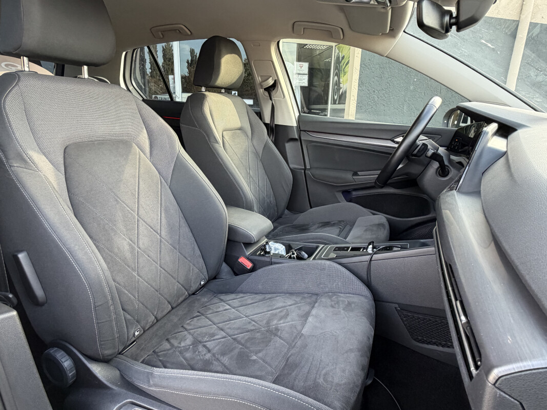 Volkswagen GOLF VIII
