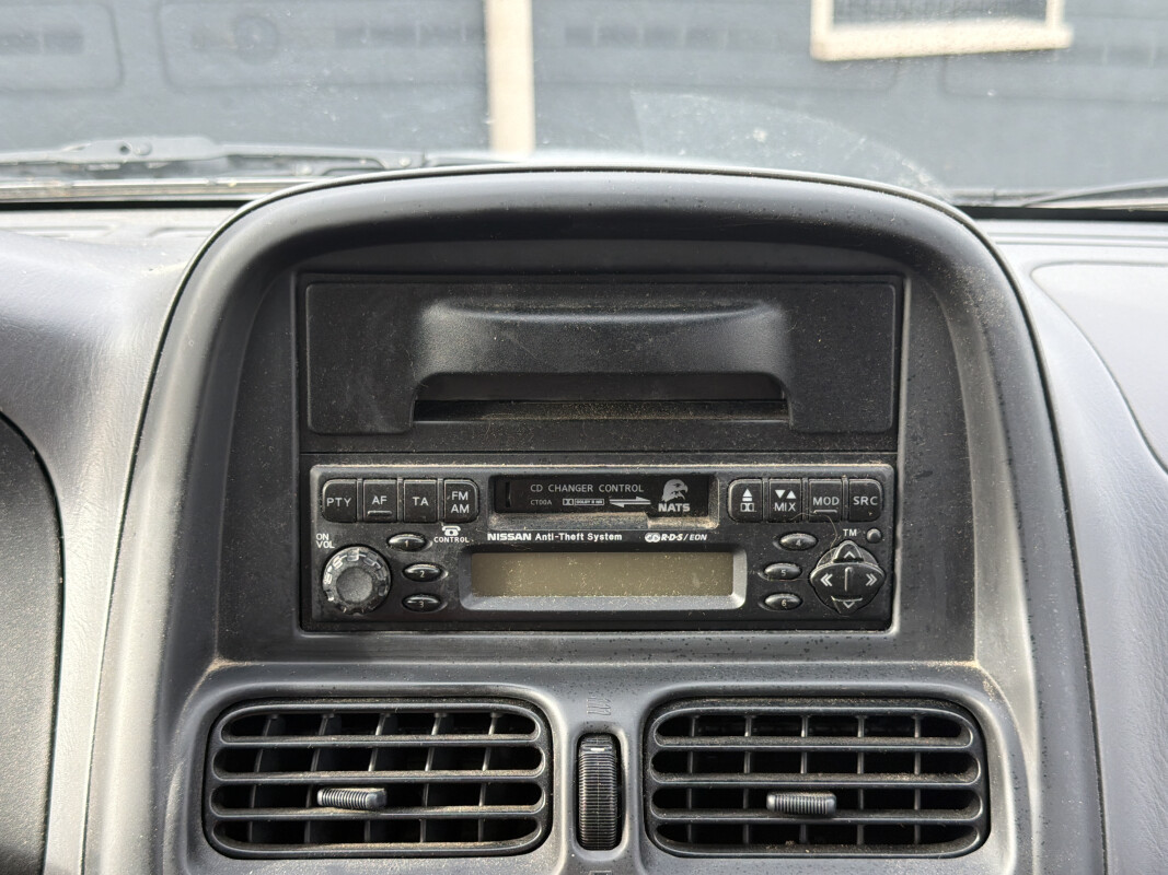 Nissan NP300