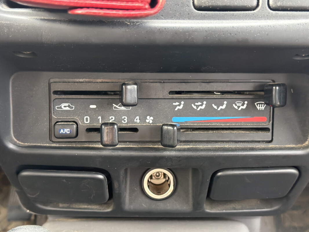 Nissan NP300